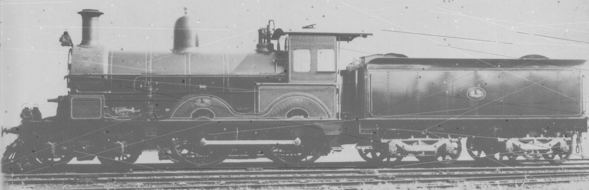 Una fotografía en blanco y negro arañada y desvaída de una locomotora de vapor